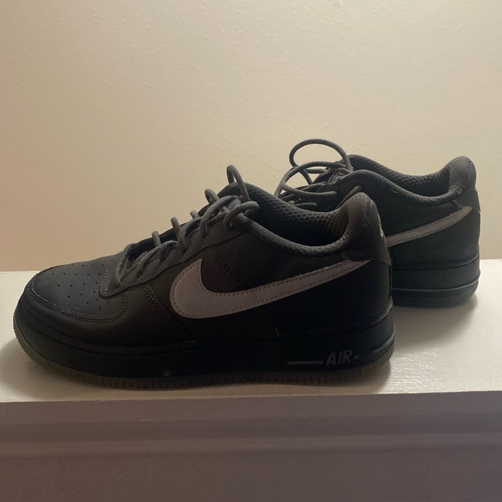Nike Men's Low-Top Sneakers in Dark Grey - Size 6